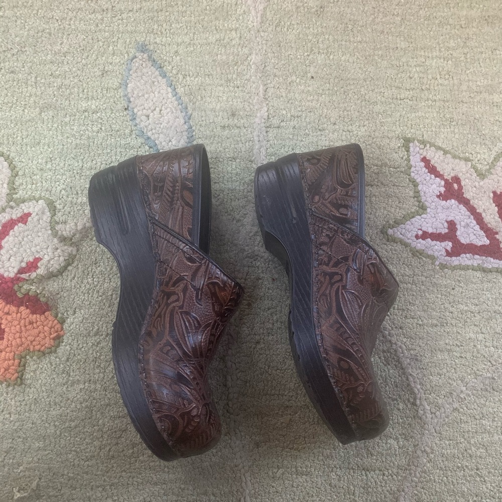 Dansko Clogs Very Good Condition!!! - image 4